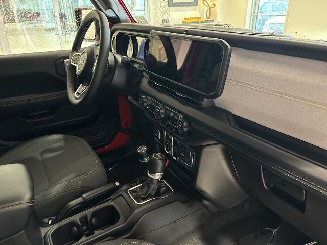 Used 2025 Jeep Wrangler Unlimited Sahara w/ Safety Group AWD/4WD image 27