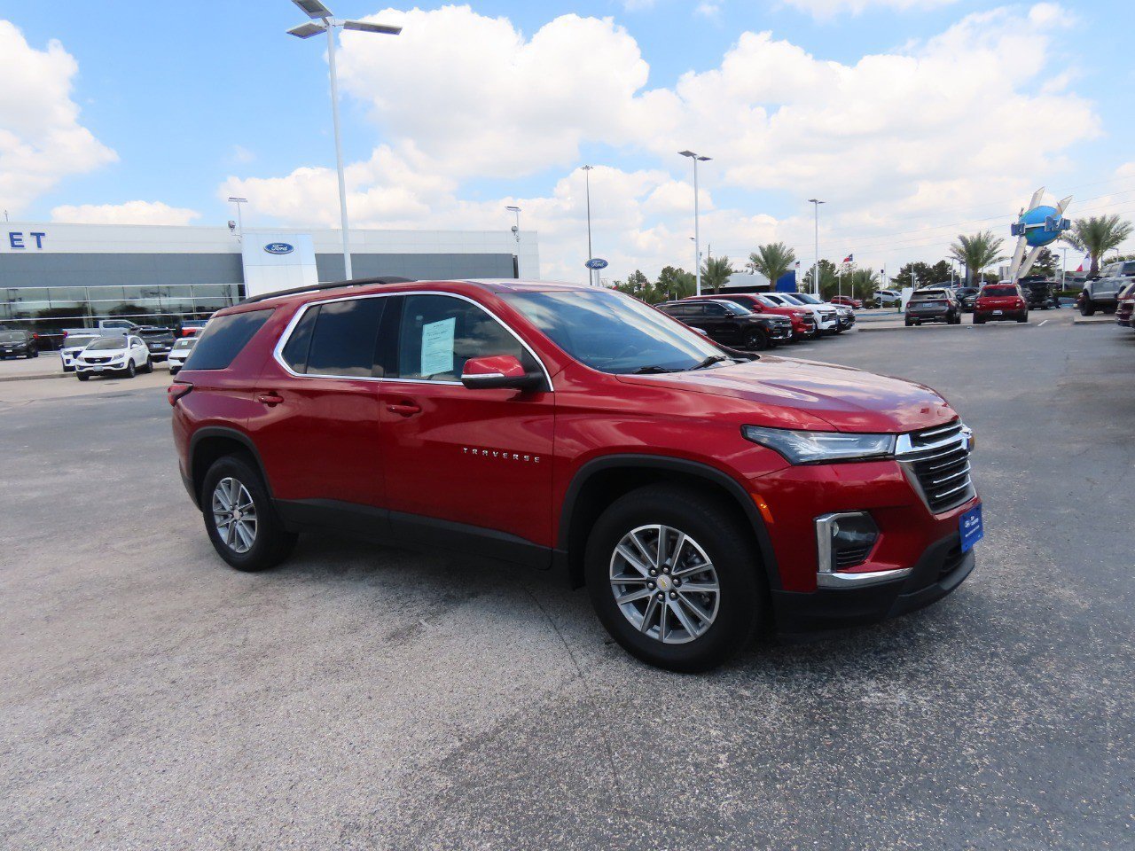 Used 2023 Chevrolet Traverse LT image 8