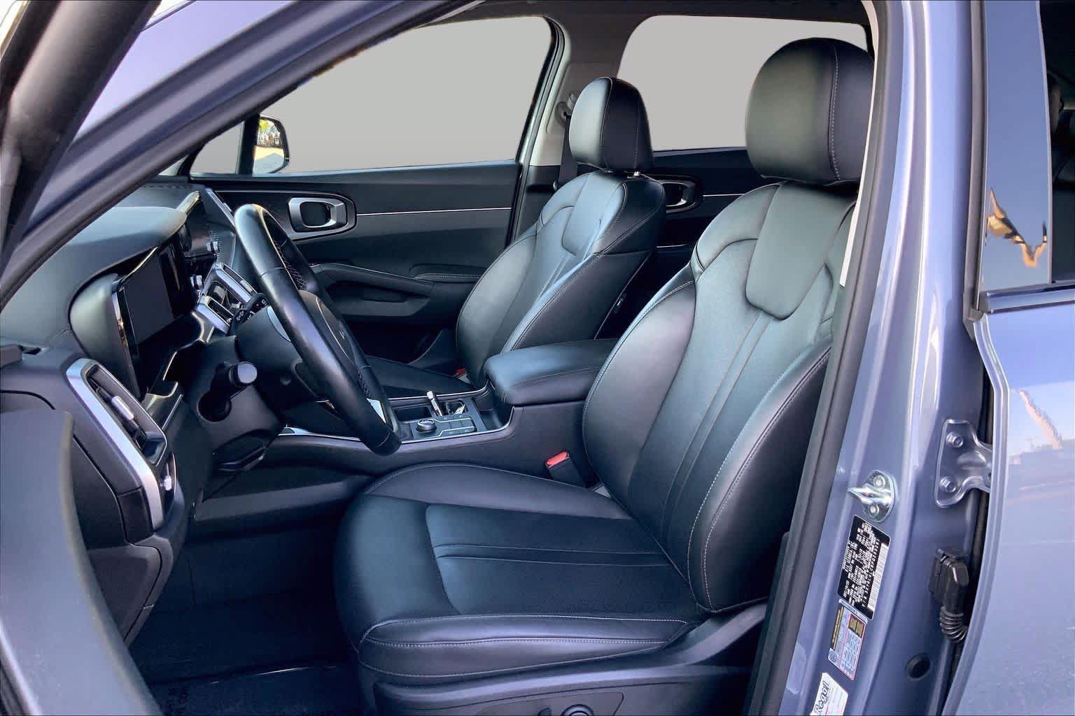 Used 2023 Kia Sorento S w/ Panoramic Sunroof Package FWD image 8