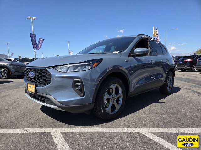 Certified 2025 Ford Escape ST-Line Select AWD/4WD image 3