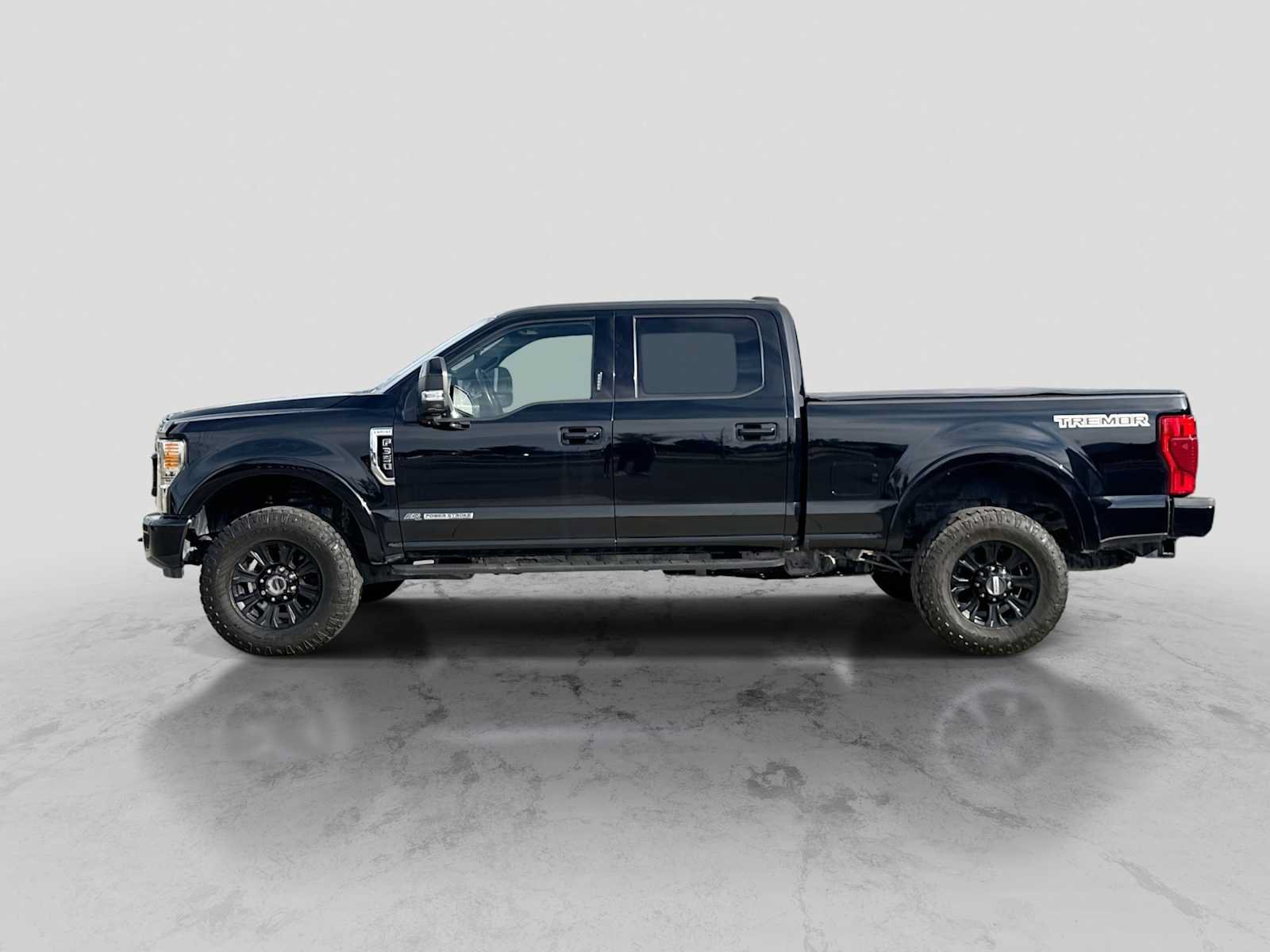 Certified 2022 Ford F350 Lariat w/ Tremor Off-Road Package AWD/4WD image 3
