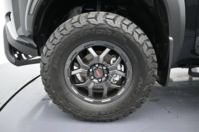 Used 2024 Nissan Frontier SV w/ Hardbody Edition AWD/4WD image 9