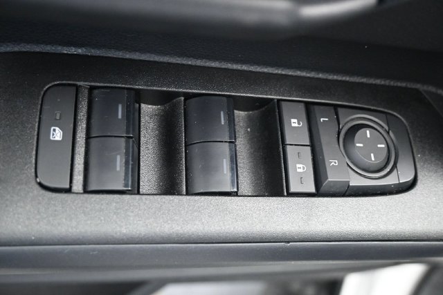 Used 2025 Toyota 4Runner SR5 AWD/4WD image 7
