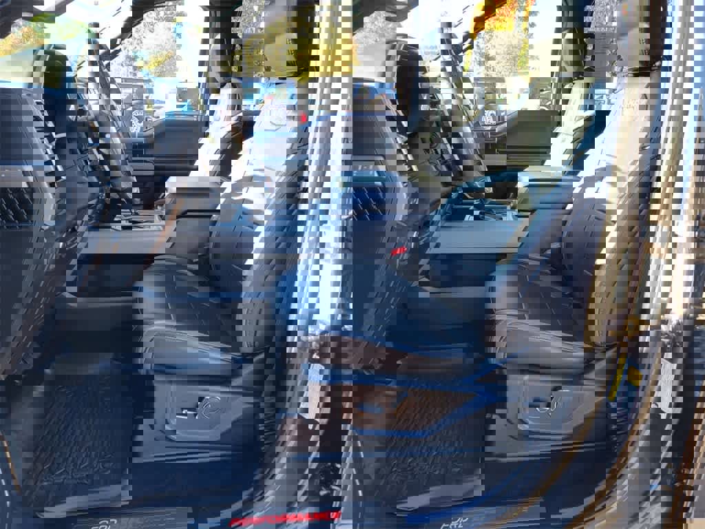 Certified 2018 Ford F150 Raptor w/ Equipment Group 802A Luxury image 9