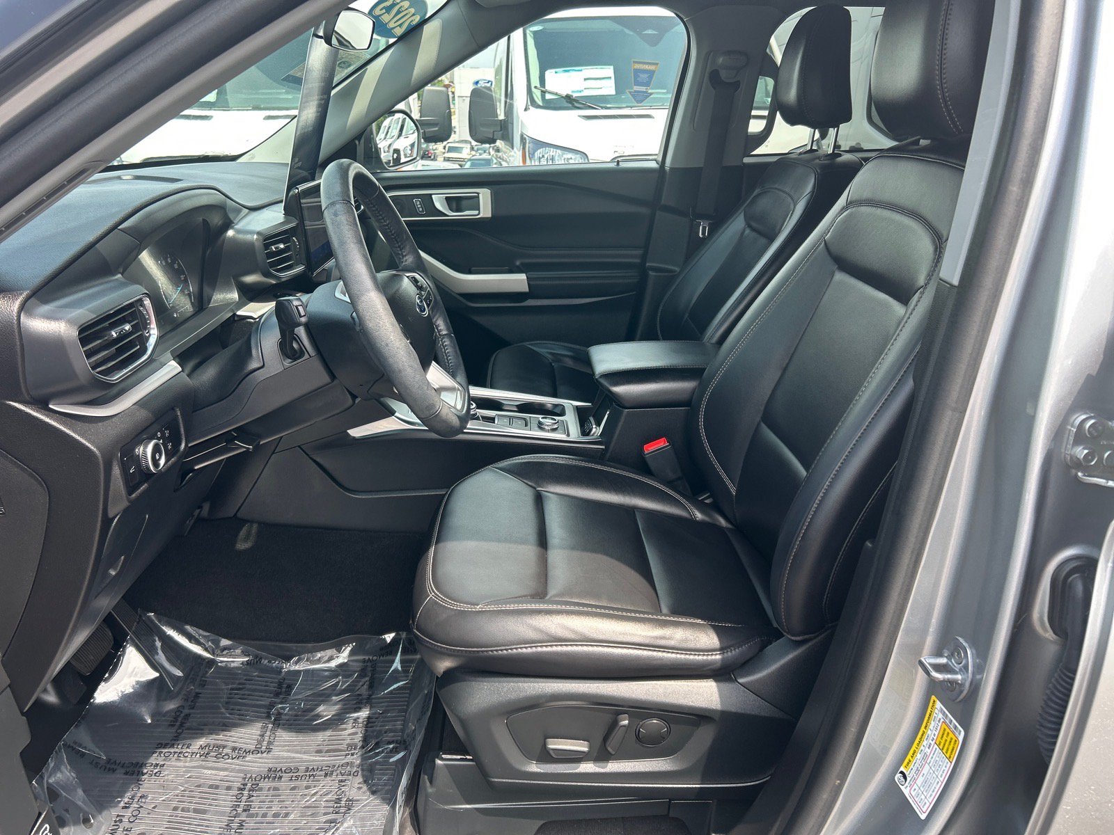 Certified 2023 Ford Explorer XLT w/ Equipment Group 202A AWD/4WD image 8