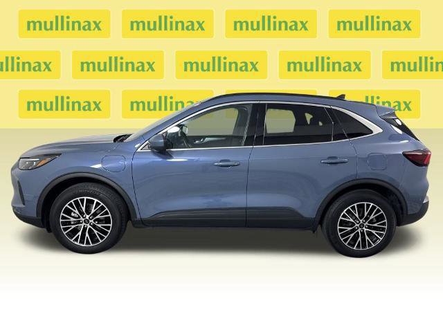 Certified 2025 Ford Escape SE w/ PHEV Premium Package image 2