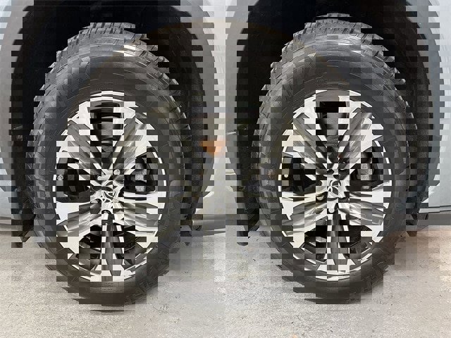 Used 2023 Toyota Highlander L image 2