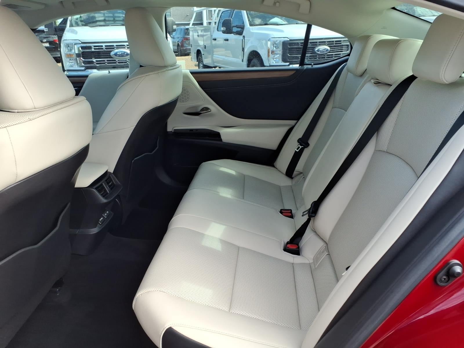 Used 2025 Lexus ES 300h w/ Premium Package FWD image 17