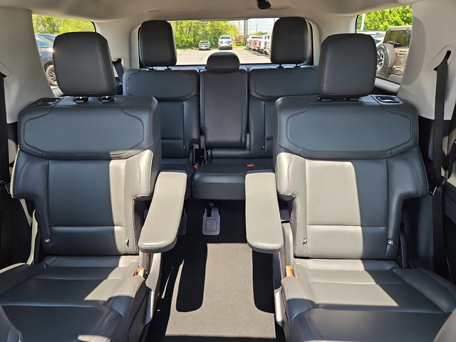 Certified 2025 Ford Expedition Active AWD/4WD image 18