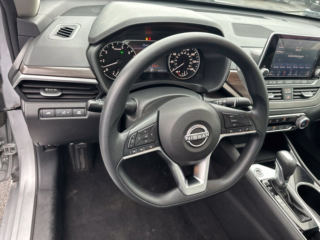 Used 2024 Nissan Altima 2.5 SV FWD image 15