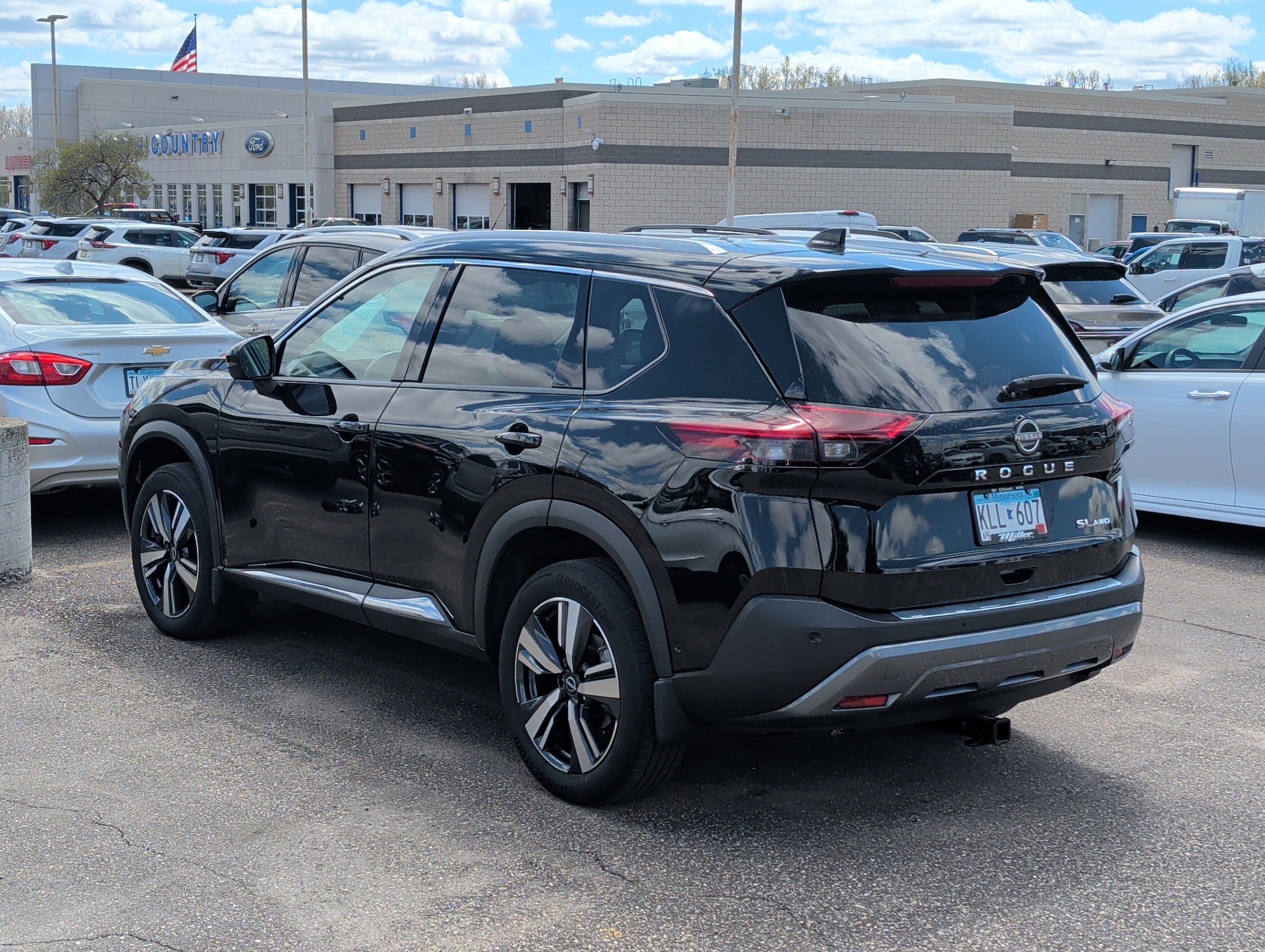 Used 2023 Nissan Rogue SL w/ SL Premium Package AWD/4WD image 3