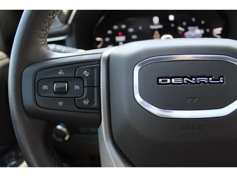 Used 2024 GMC Yukon Denali w/ Advanced Technology Package AWD/4WD image 25