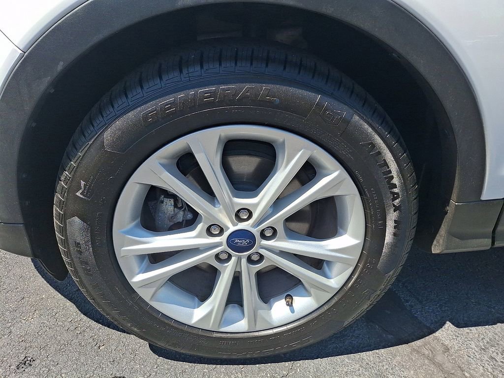 Certified 2017 Ford Escape SE FWD image 9