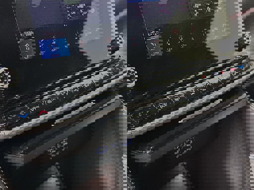 Used 2023 Jeep Wagoneer Series III w/ Preferred Equipment Group image 18