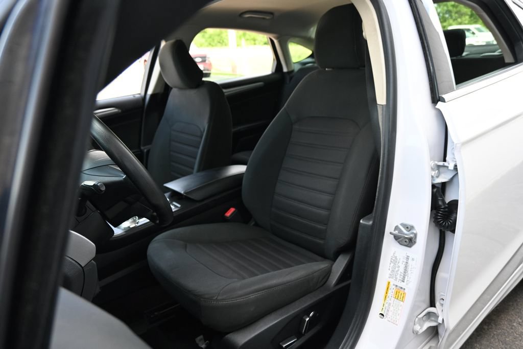 Certified 2020 Ford Fusion SE FWD image 19