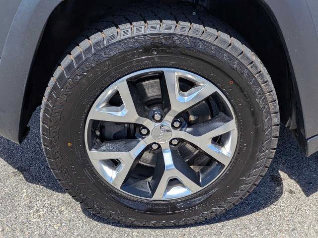 Used 2017 Jeep Cherokee Trailhawk w/ Comfort & Convenience Group AWD/4WD image 14
