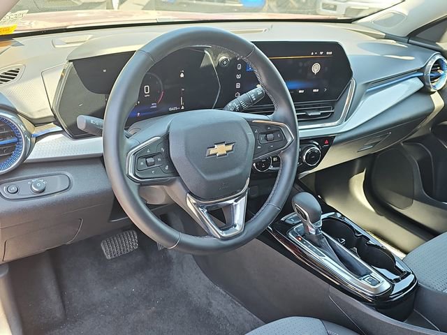 Used 2025 Chevrolet Trax LT w/ LT Convenience Package FWD image 32