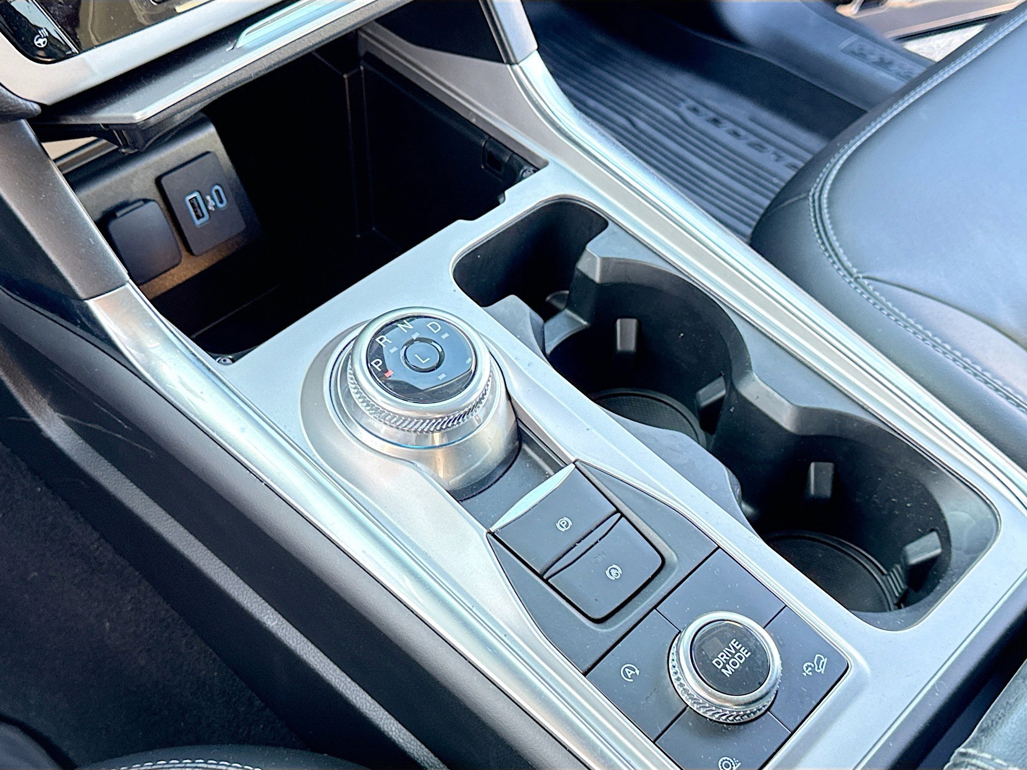 Certified 2023 Ford Explorer XLT w/ Equipment Group 202A image 15