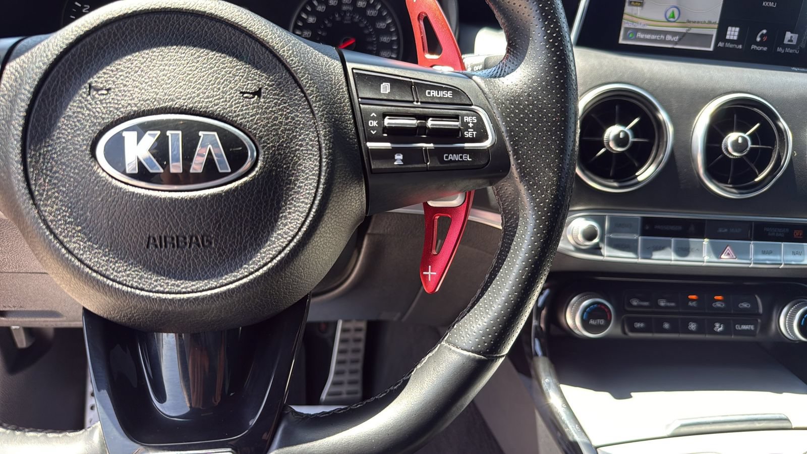 Used 2018 Kia Stinger GT2 AWD/4WD image 15