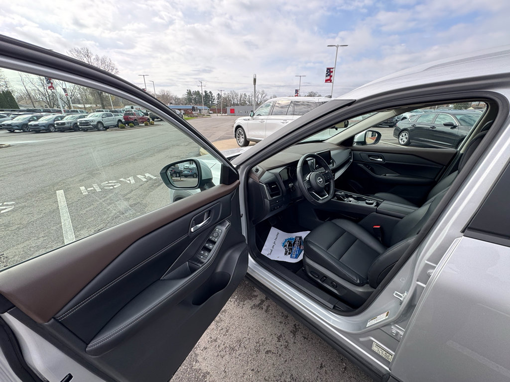 Used 2023 Nissan Rogue SV w/ SV Premium B Package AWD/4WD image 18