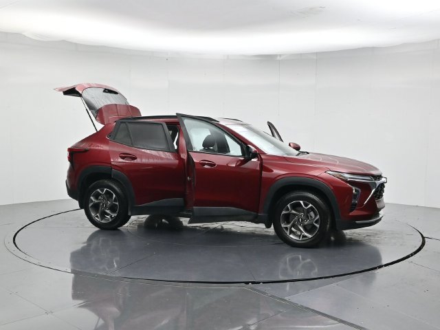 Used 2025 Chevrolet Trax LT w/ LT Convenience Package FWD image 53