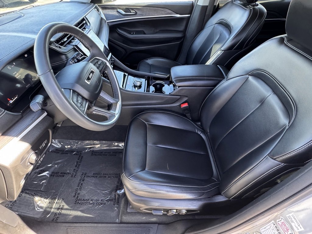 Used 2023 Jeep Grand Cherokee Limited image 17