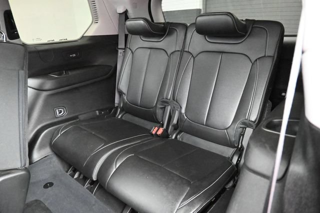 Used 2023 Jeep Grand Cherokee L Limited AWD/4WD image 31