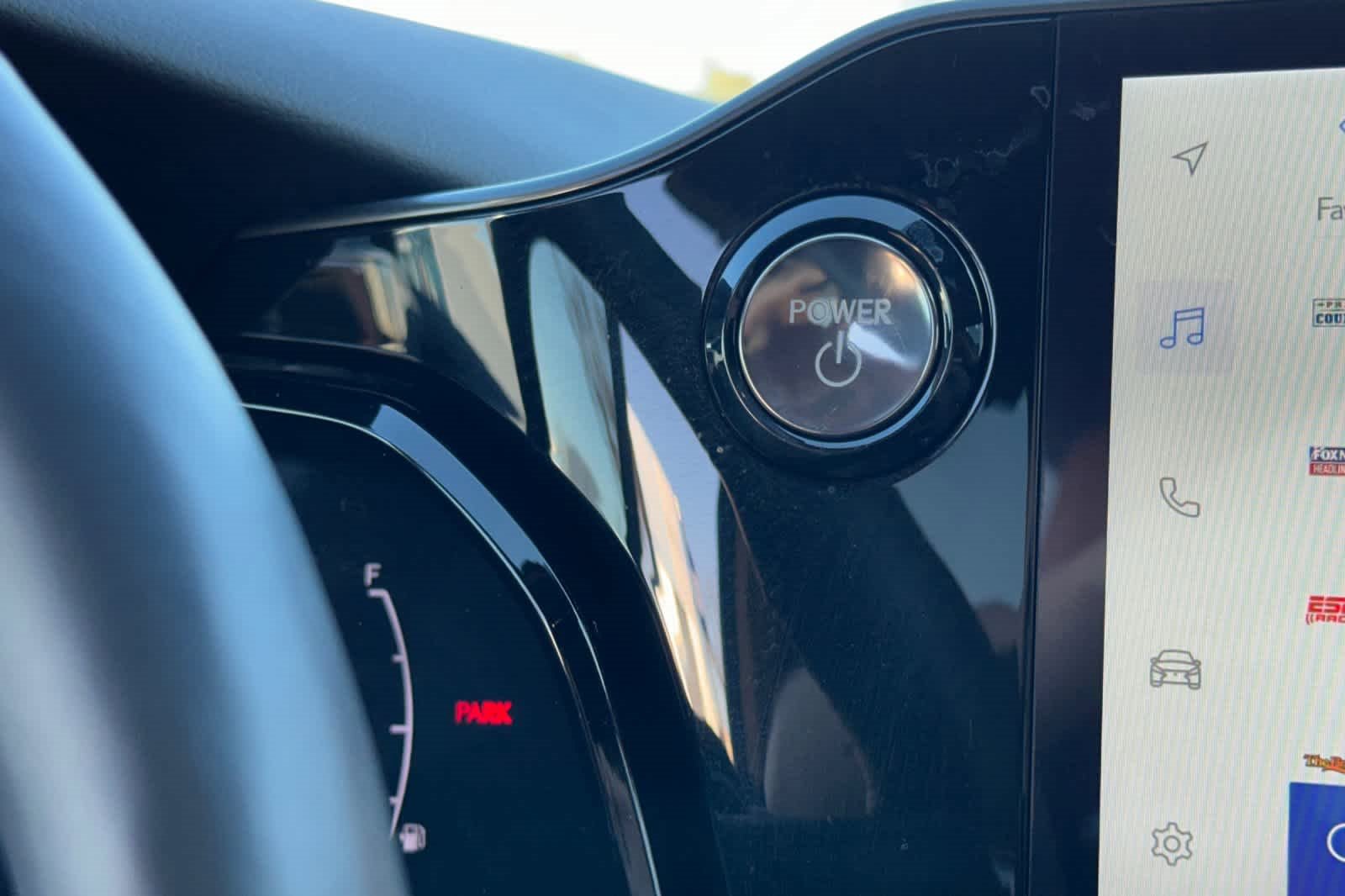 Used 2025 Lexus NX 300h AWD w/ Luxury Package image 23