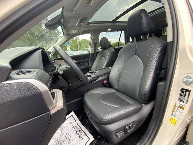 Used 2024 Toyota Grand Highlander AWD image 19