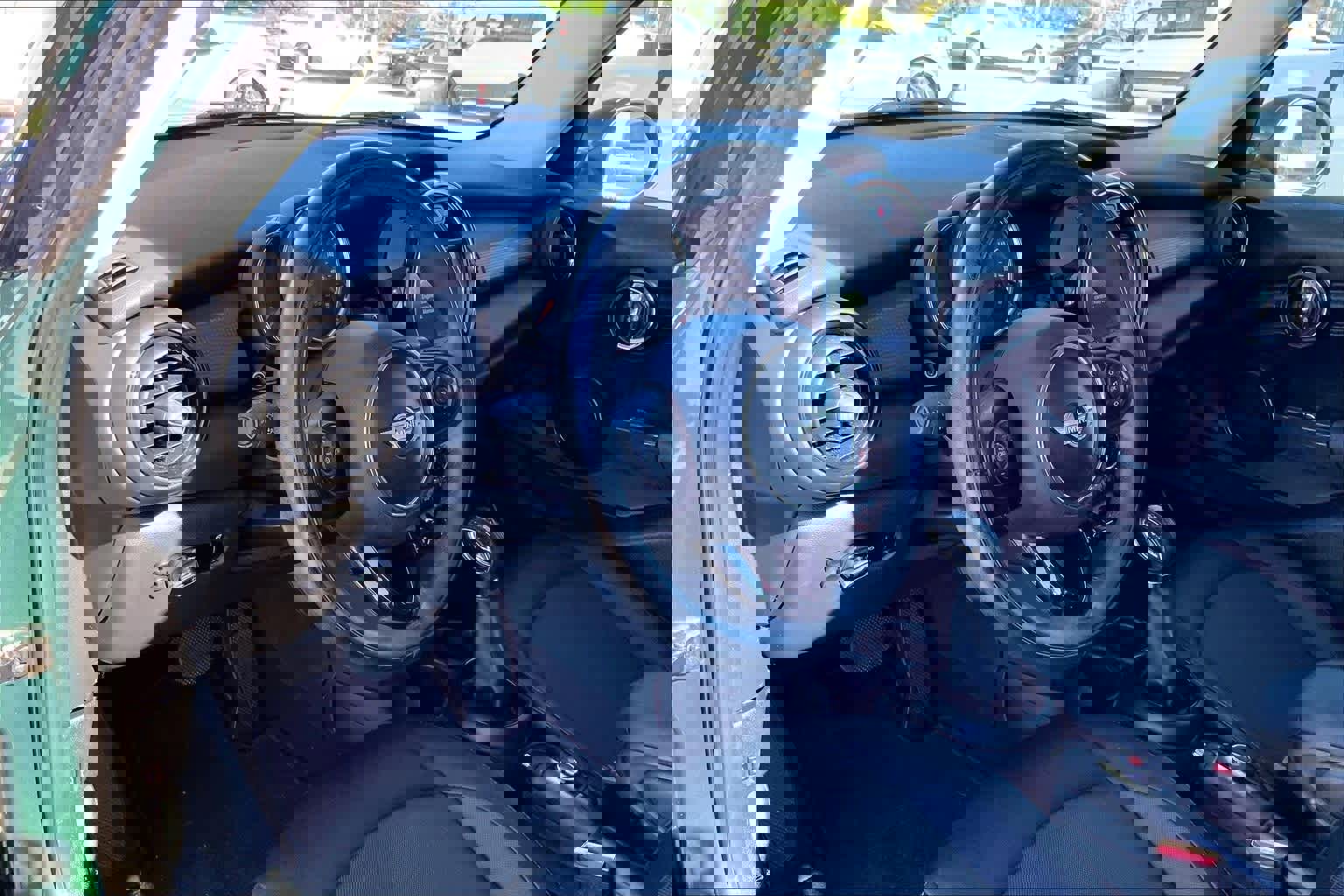 Used 2017 MINI Cooper 4-Door Hardtop image 2