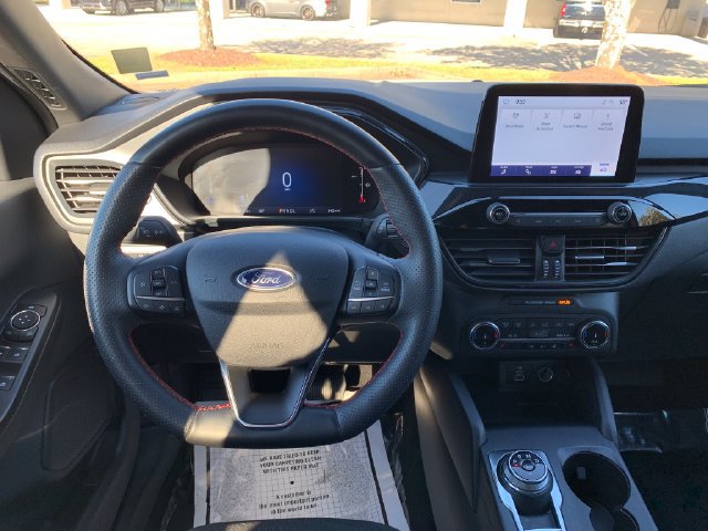 Certified 2025 Ford Escape ST-Line Select AWD/4WD image 15