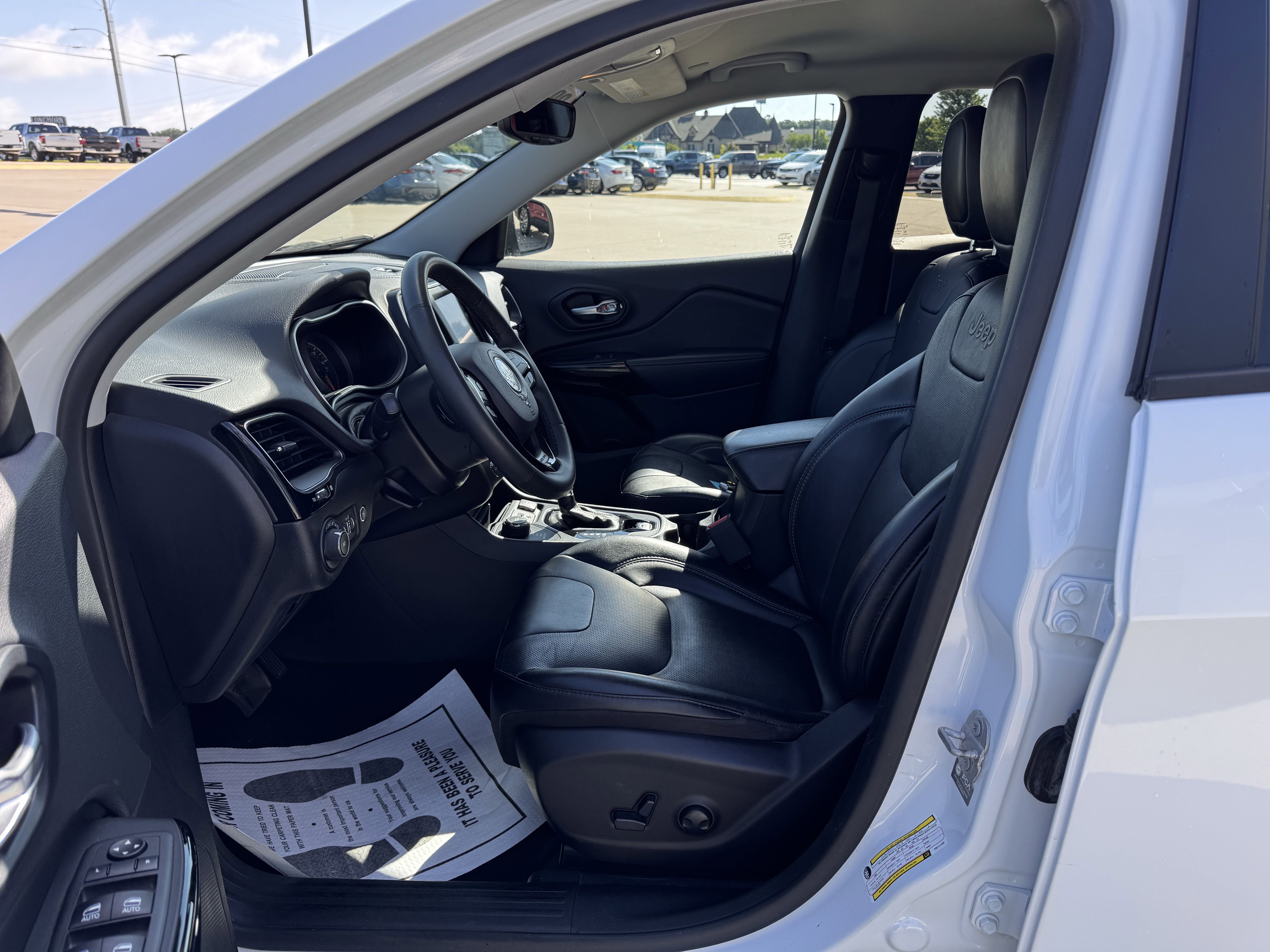 Used 2023 Jeep Cherokee Altitude Lux image 9