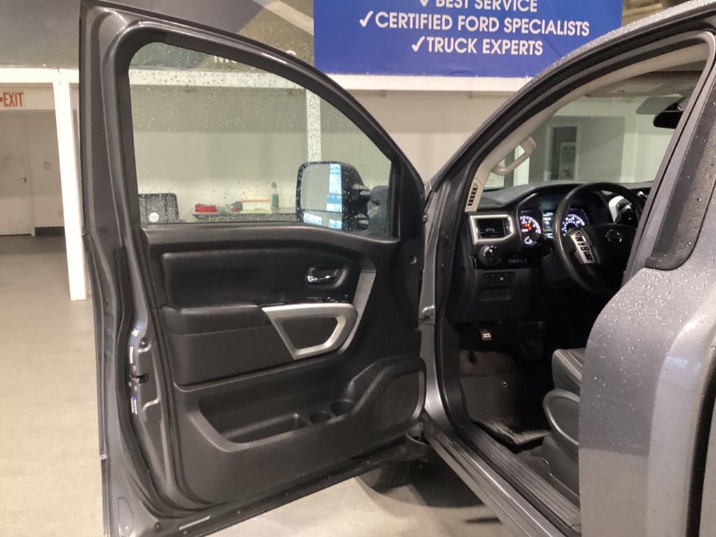 Used 2017 Nissan Titan SV image 10