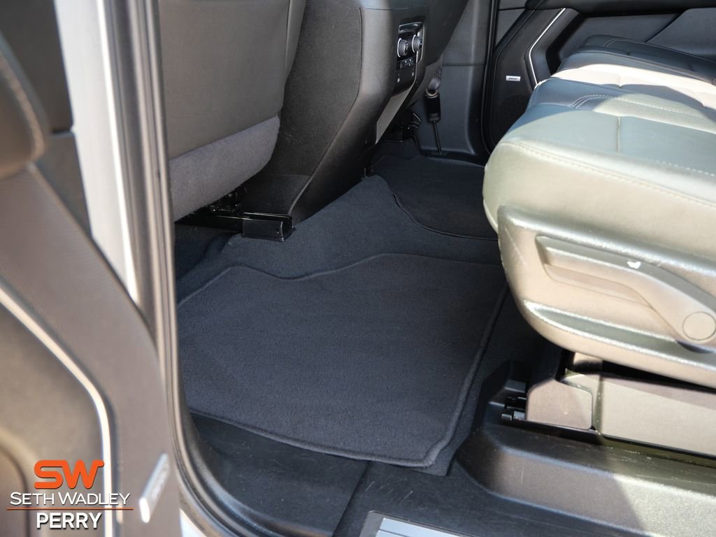 Used 2024 Chevrolet Suburban LT image 13