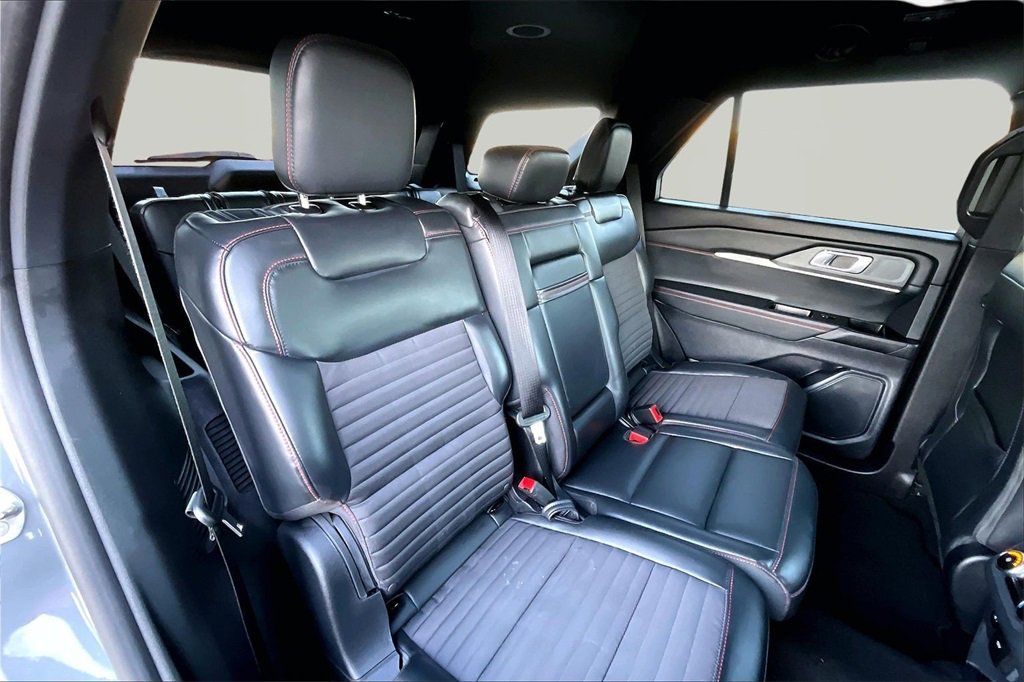 Certified 2025 Ford Explorer ST-Line w/ ST-Line Street Pack image 27