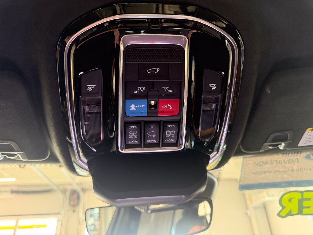 Used 2024 Jeep Grand Cherokee Summit AWD/4WD image 33