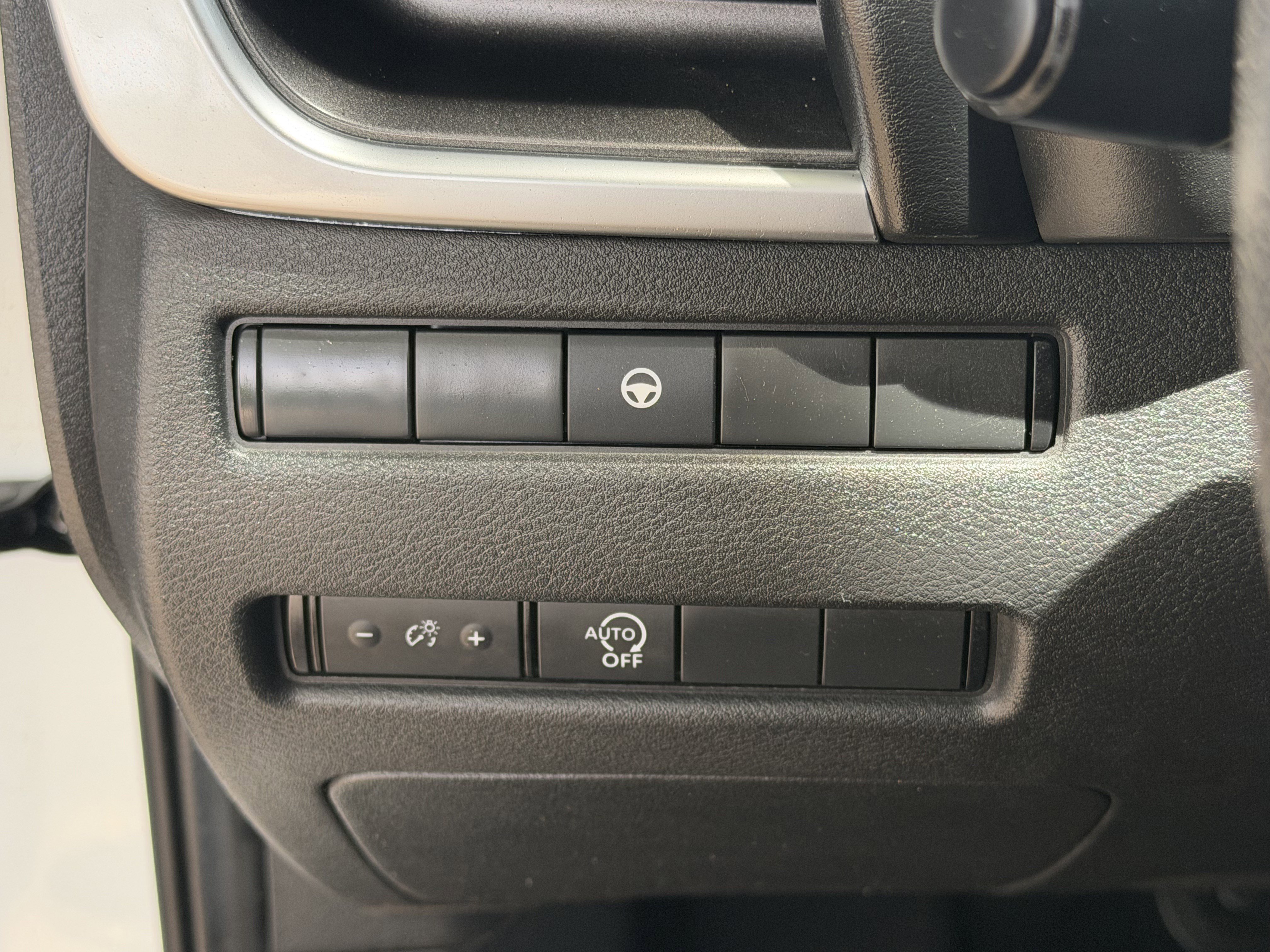 Used 2023 Nissan Rogue SV FWD image 20