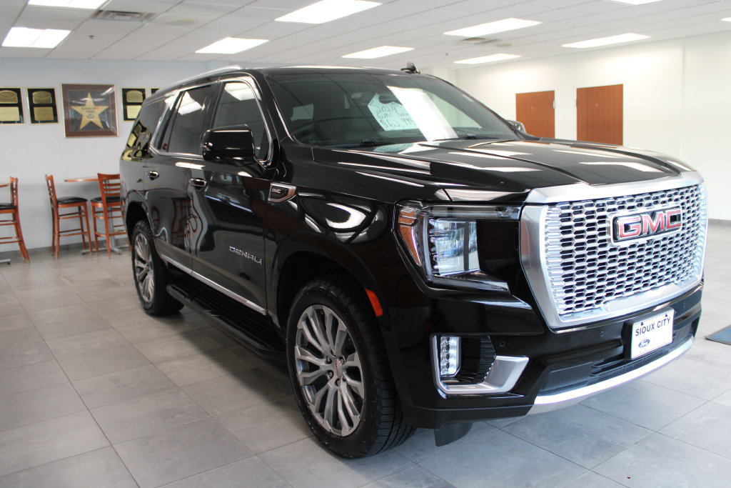 Used 2024 GMC Yukon Denali AWD/4WD image 3