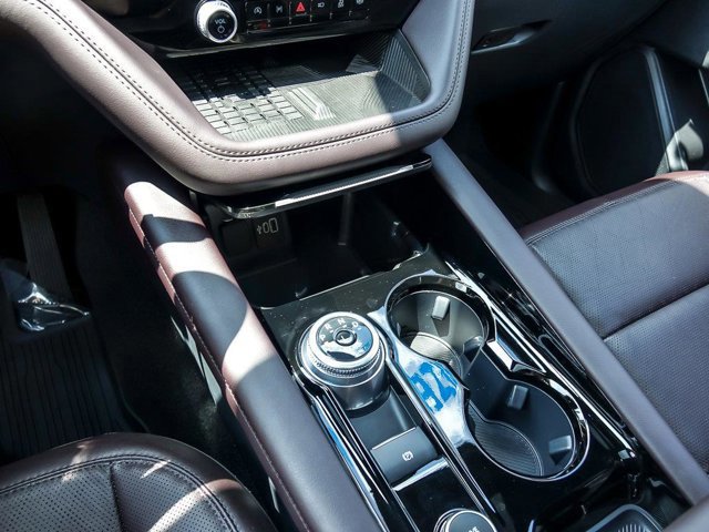 Certified 2025 Ford Explorer Platinum image 26