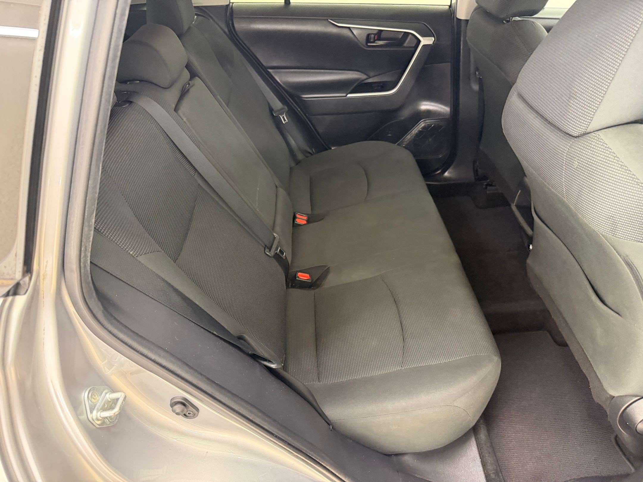 Used 2020 Toyota RAV4 LE FWD image 28