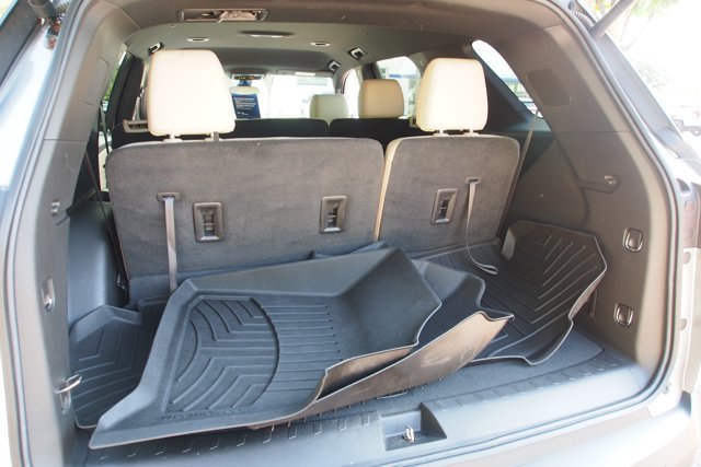 Used 2023 Chevrolet Traverse LS FWD image 16