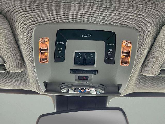 Used 2025 Toyota Sienna XLE FWD image 28