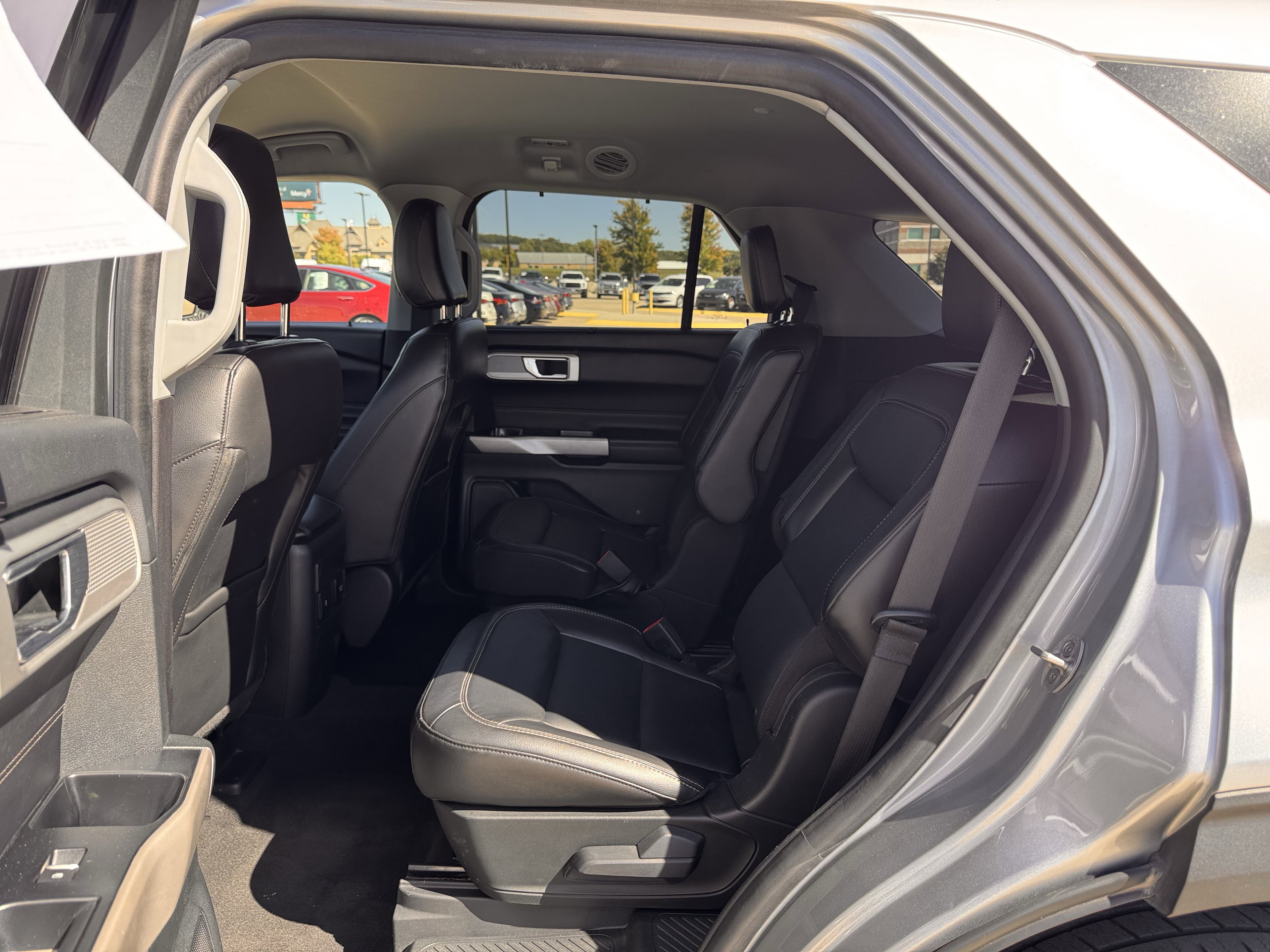 Certified 2022 Ford Explorer Limited w/ Equipment Group 301A image 32