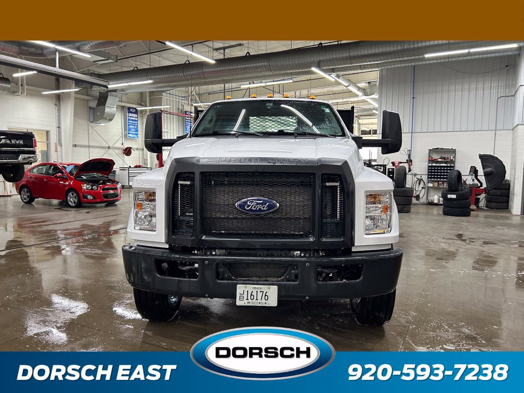 Certified 2022 Ford F750 2WD Regular Cab Super Duty image 2