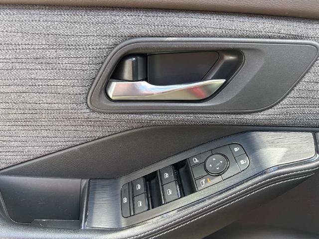 Used 2023 Nissan Rogue SV FWD image 19