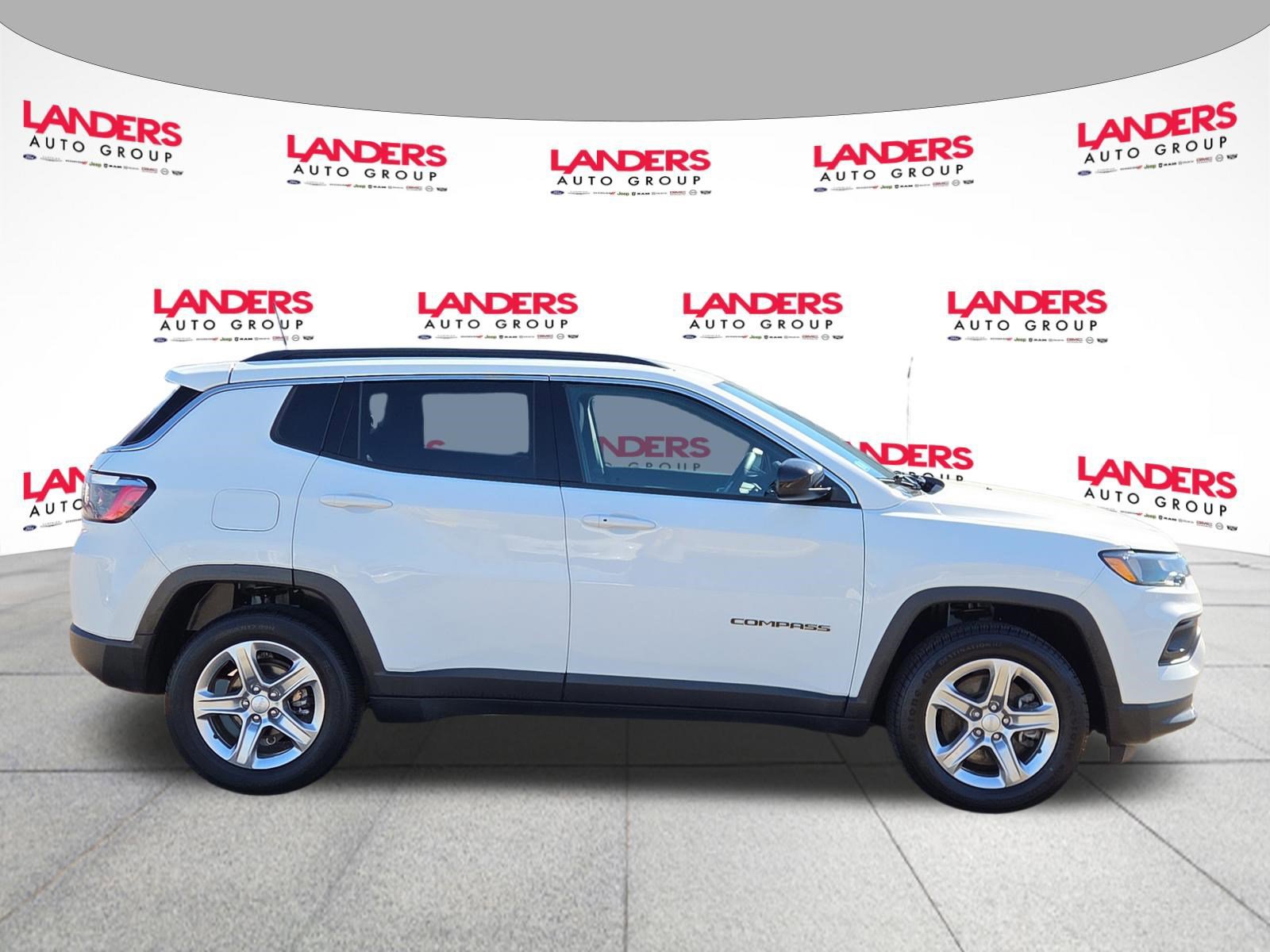 Used 2024 Jeep Compass Latitude image 6