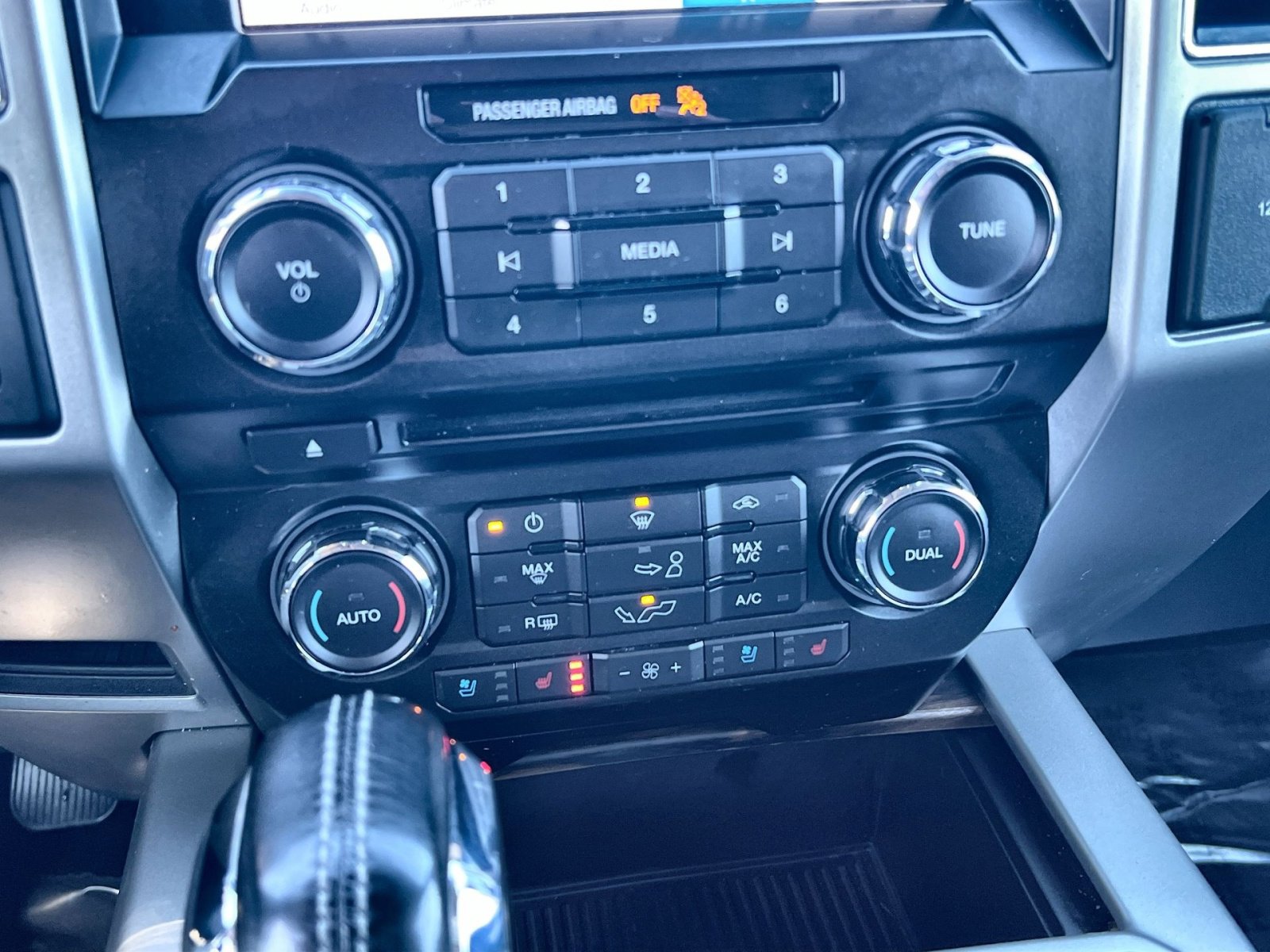 Certified 2018 Ford F150 Lariat image 20