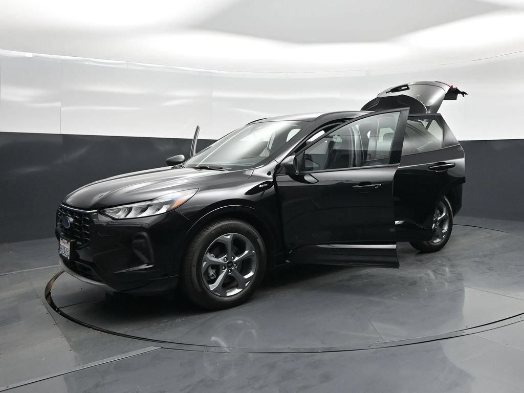 Certified 2023 Ford Escape ST-Line w/ Tech Pack #1 FWD image 31