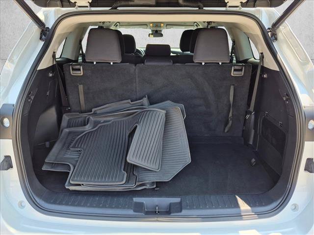 Used 2023 Toyota Highlander LE AWD/4WD image 7