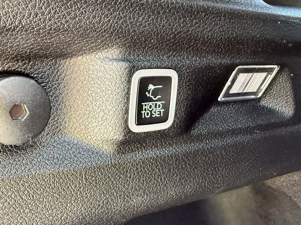 Used 2023 Jeep Grand Cherokee L Limited w/ Luxury Tech Group II AWD/4WD image 18
